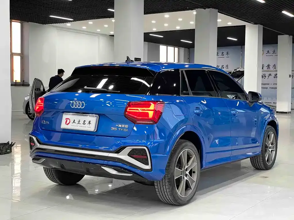 Audi Q2L — фото 4
