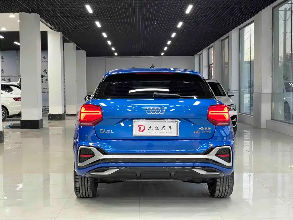 Audi Q2L — фото 7