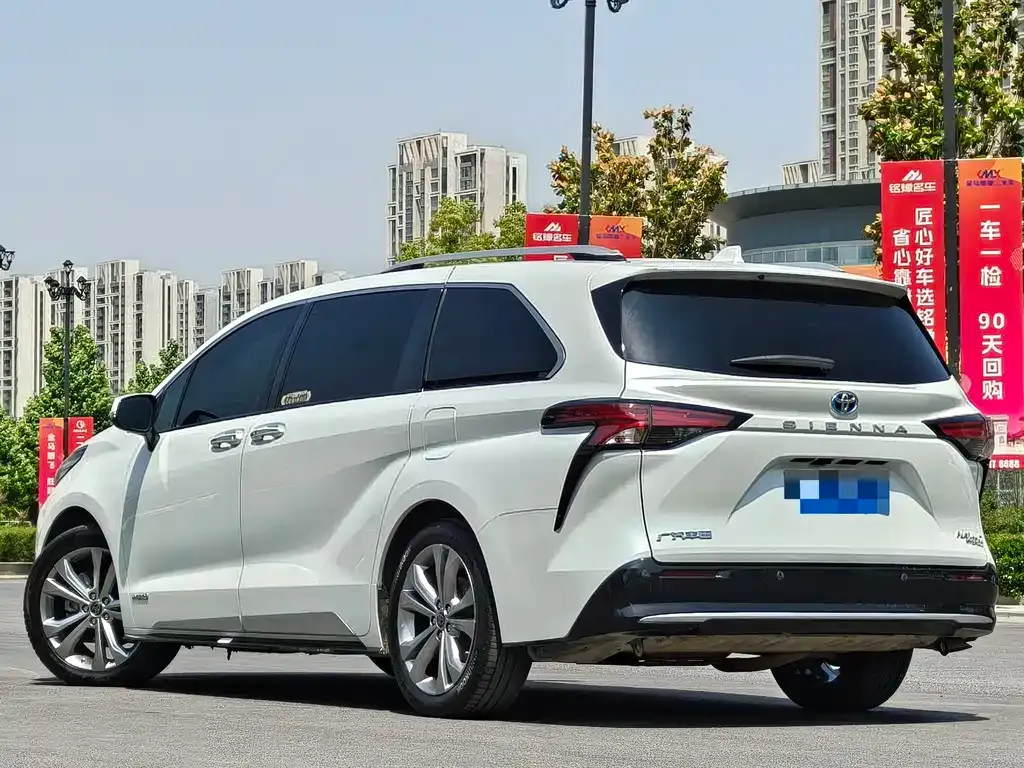 Toyota Sienna — фото 6