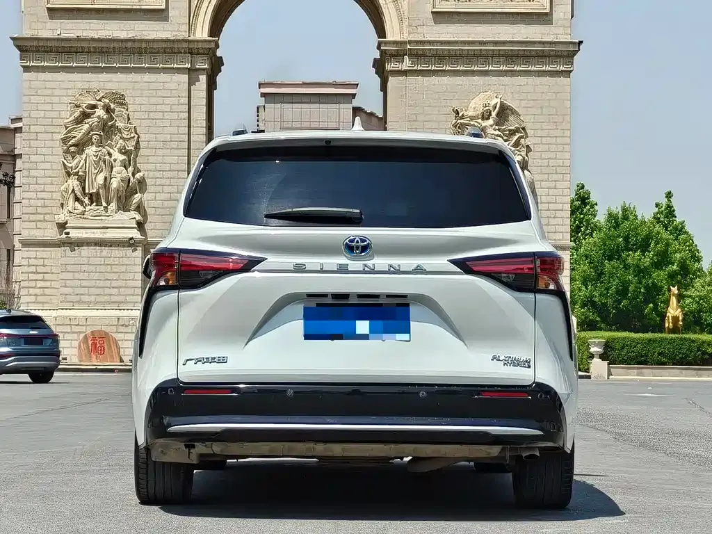 Toyota Sienna — фото 3