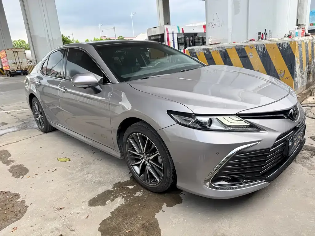 Toyota Camry — фото 3