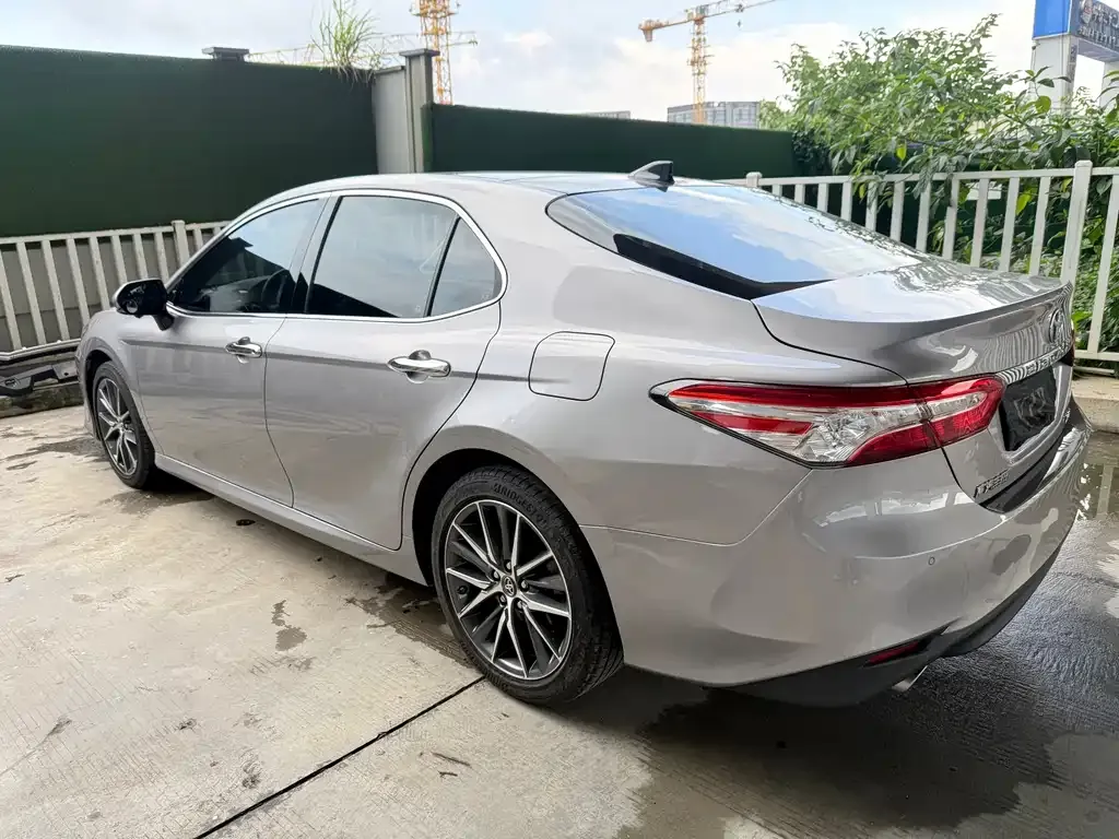 Toyota Camry — фото 7