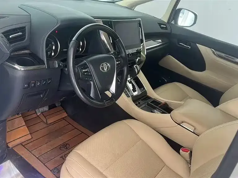 Toyota Alphard — фото 7