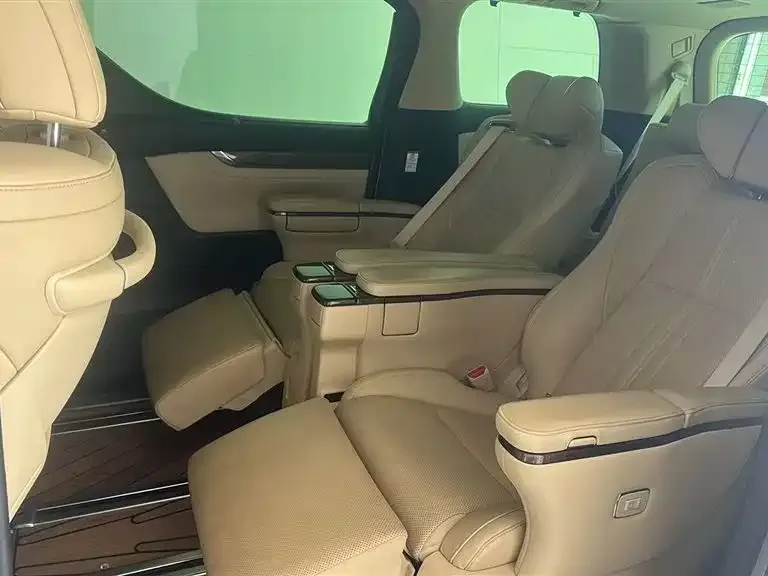 Toyota Alphard — фото 6