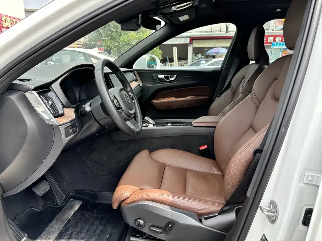 Volvo XC60 PHEV 2022 из CN, фото 9