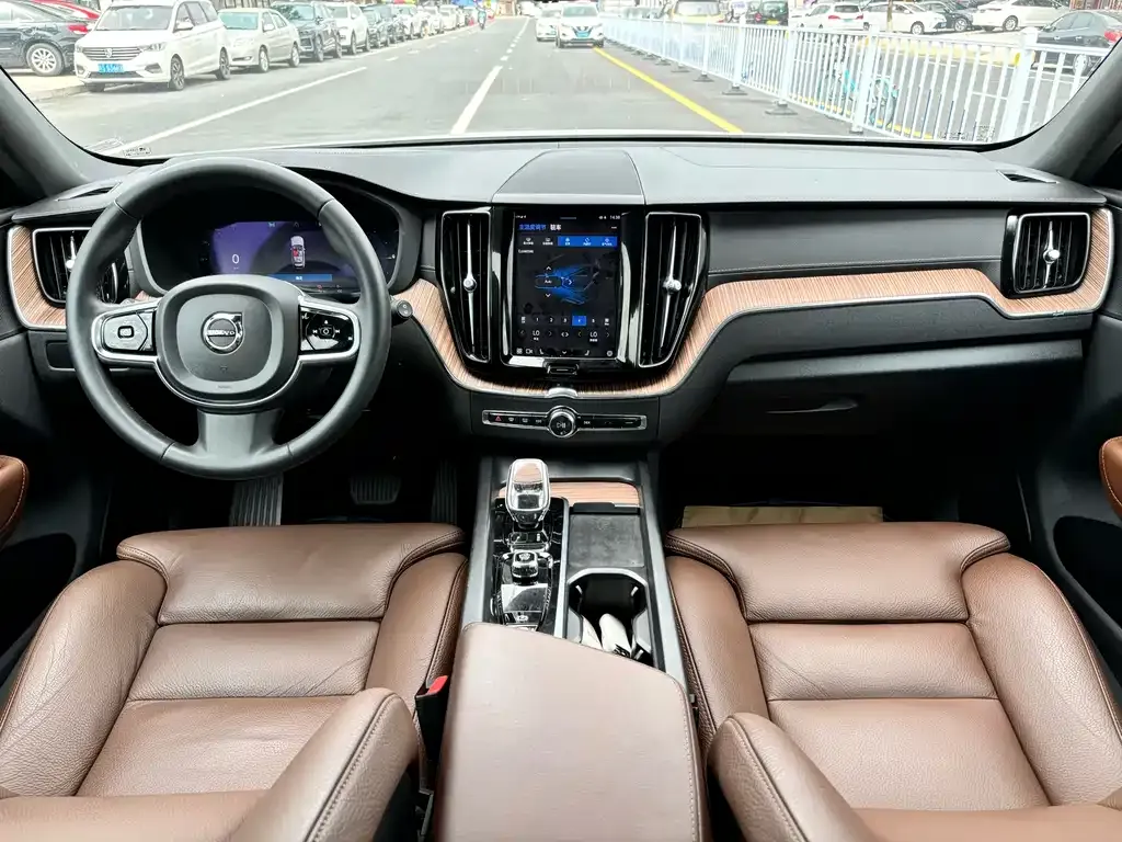 Volvo XC60 PHEV 2022 из CN, фото 2