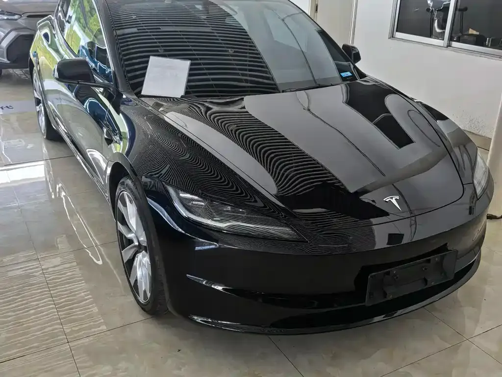 Tesla Model 3 — фото 1