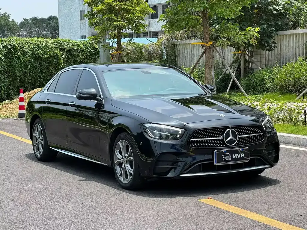 Mercedes-Benz E-Class — фото 1