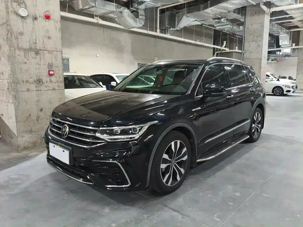 Volkswagen Tiguan L — фото 1