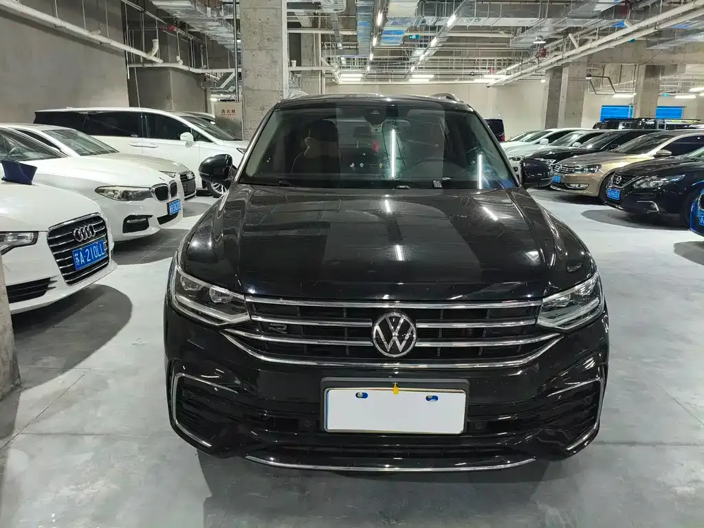 Volkswagen Tiguan L — фото 10