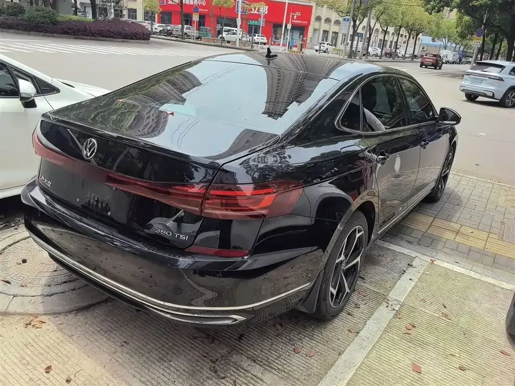 Volkswagen Passat — фото 10