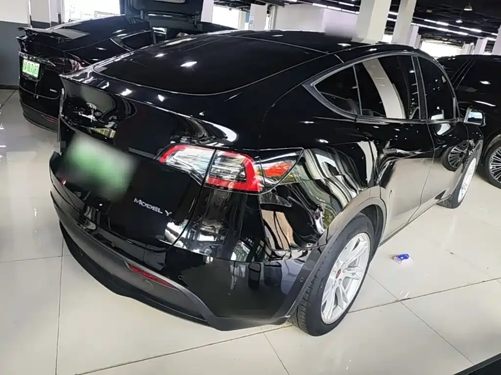 Tesla Model Y — фото 7