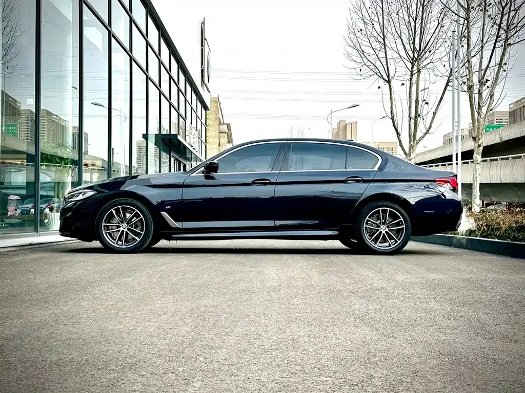BMW 5 Series — фото 6