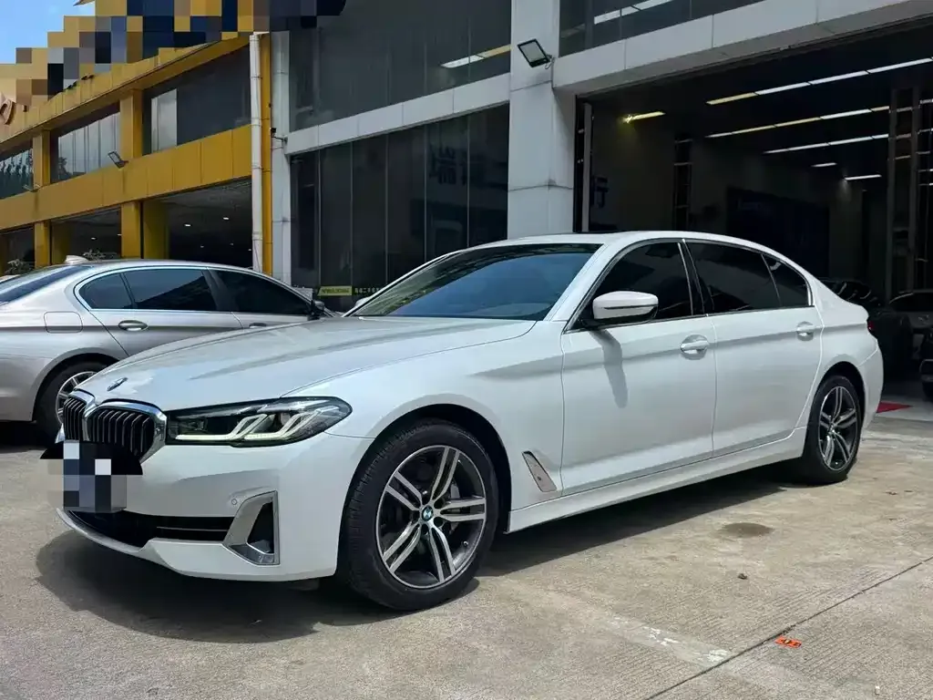 BMW 5 Series — фото 1