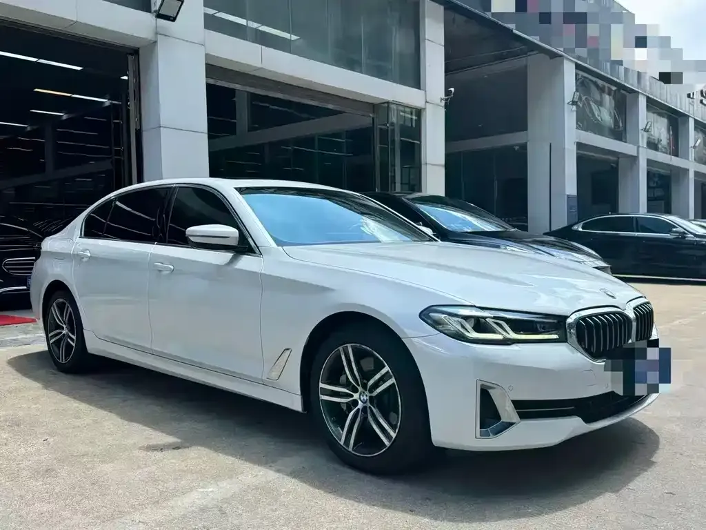 BMW 5 Series — фото 9