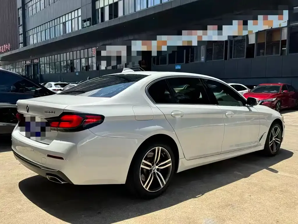 BMW 5 Series — фото 4