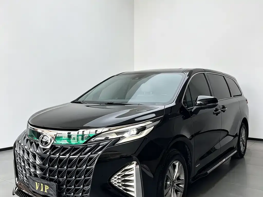 Toyota Sienna — фото 1