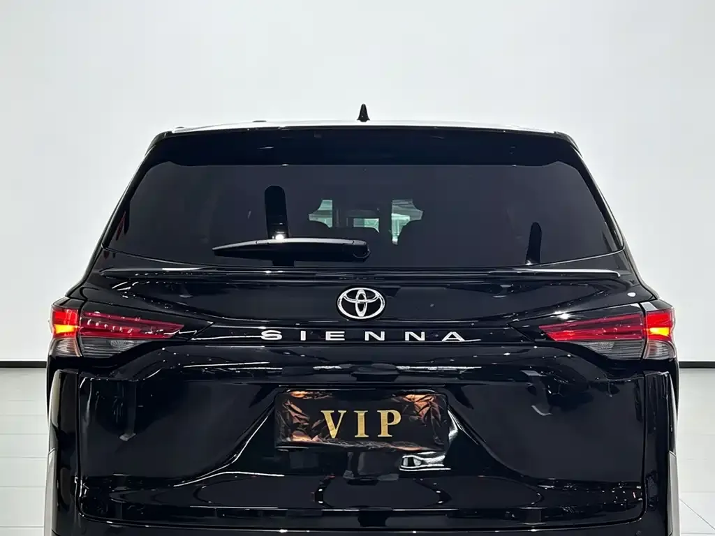 Toyota Sienna — фото 3