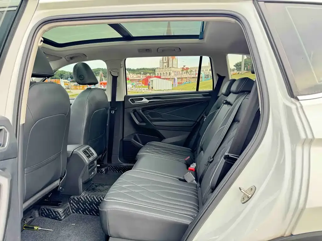 Volkswagen Tiguan L 2023 из CN, фото 9