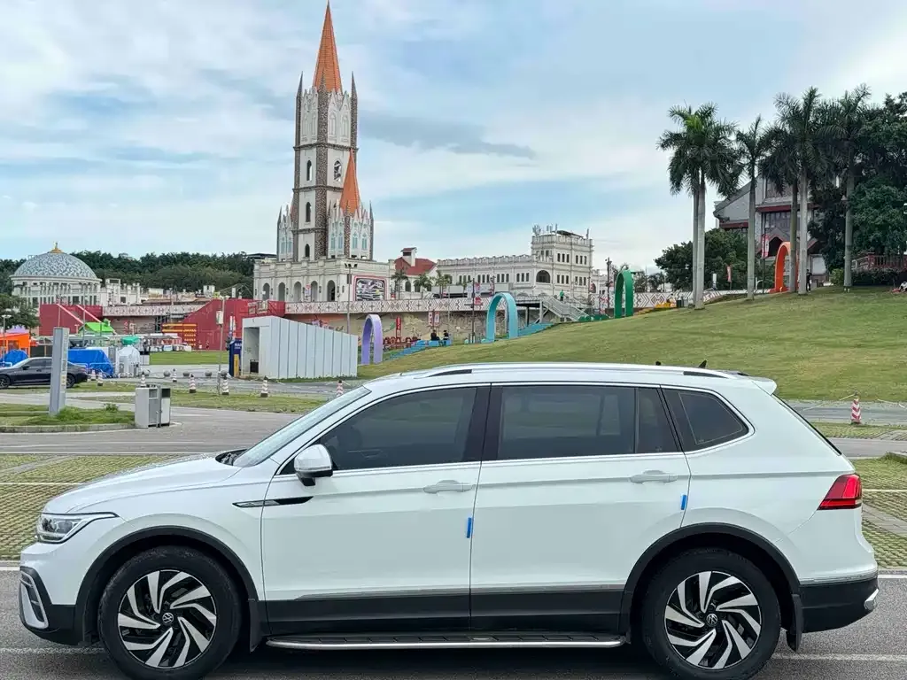 Volkswagen Tiguan L 2023 из CN, фото 2