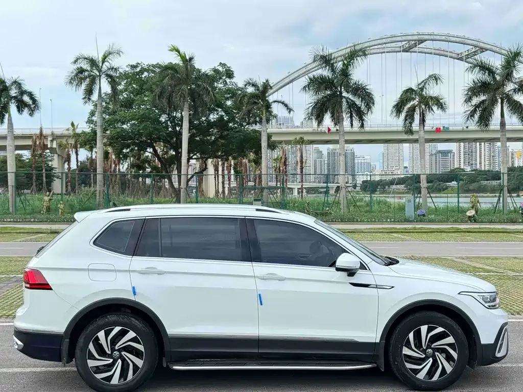 Volkswagen Tiguan L 2023 из CN, фото 4