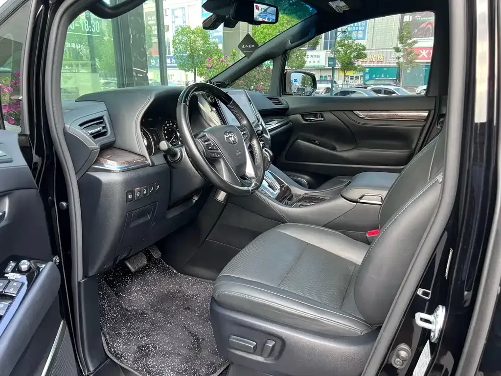 Toyota Alphard 2022 из CN, фото 2