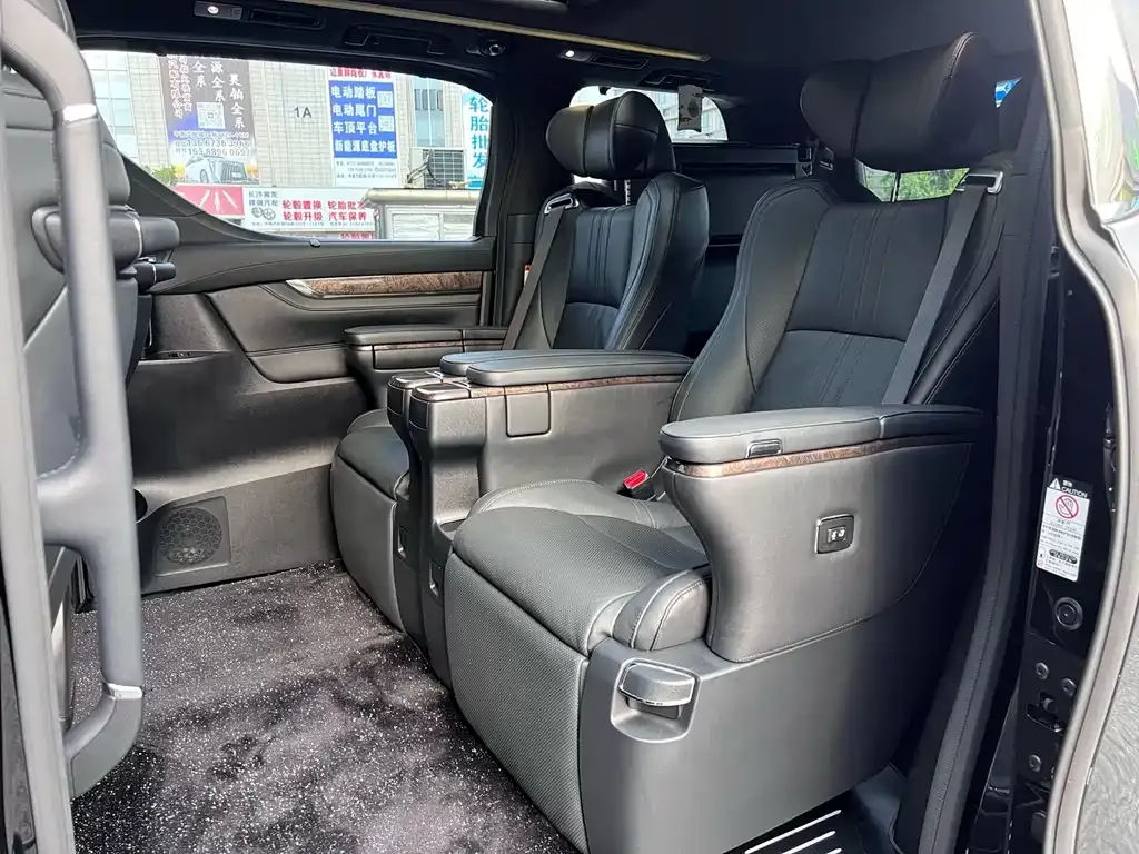 Toyota Alphard 2022 из CN, фото 8