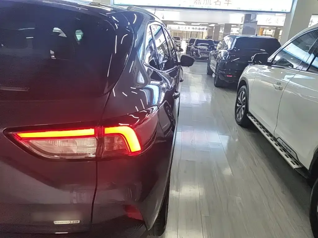 Ford Escape 2022 из CN, фото 2