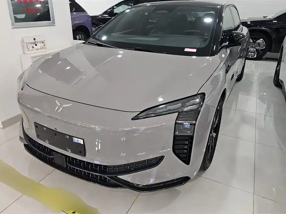 Hongqi EH7