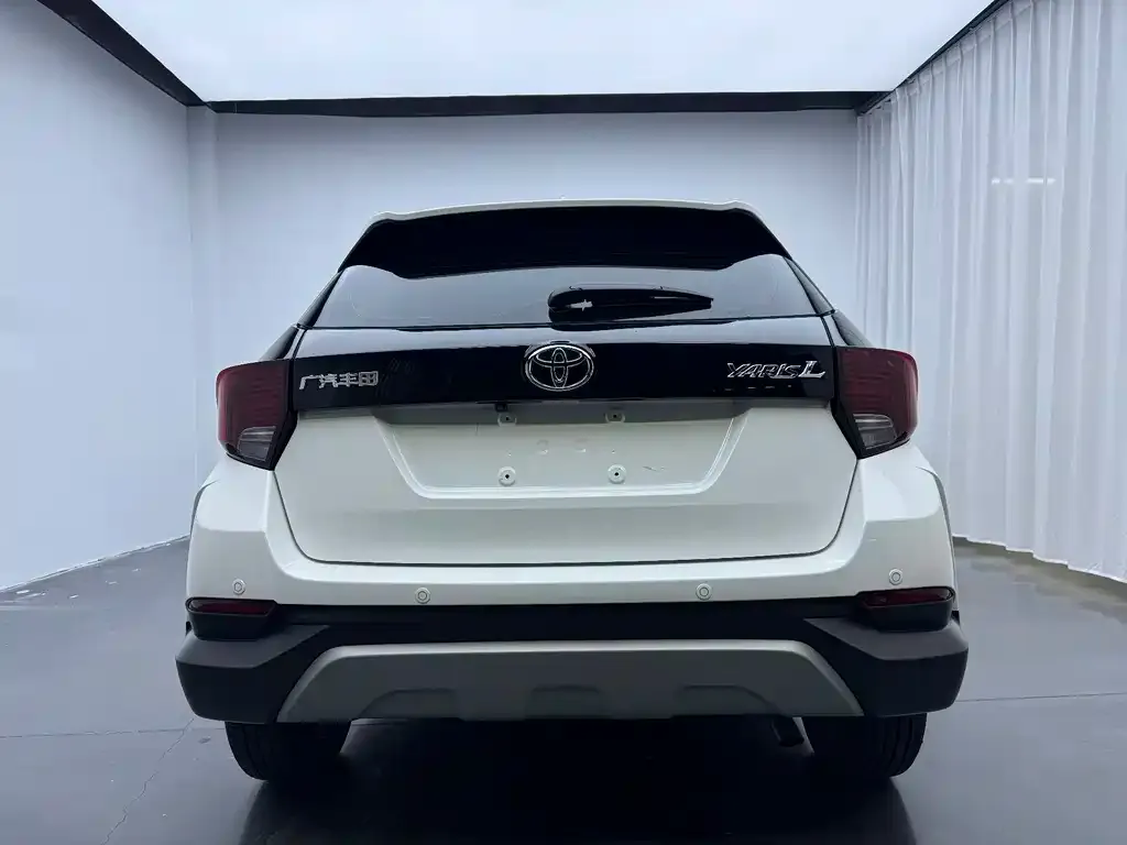Toyota Yaris L — фото 2