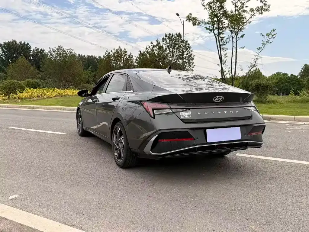 Hyundai Elantra — фото 4