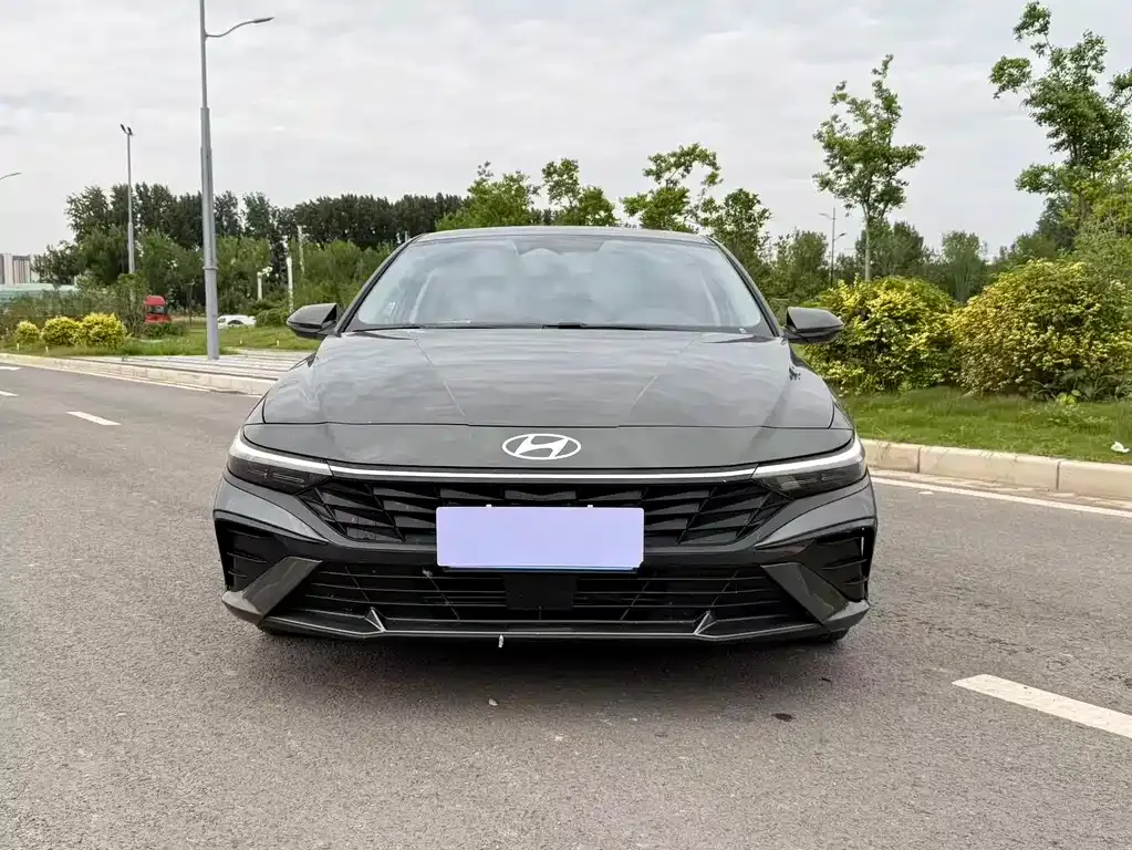 Hyundai Elantra — фото 2