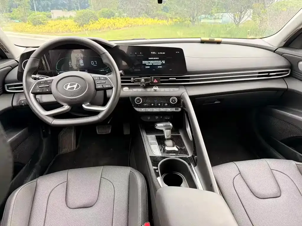 Hyundai Elantra — фото 3