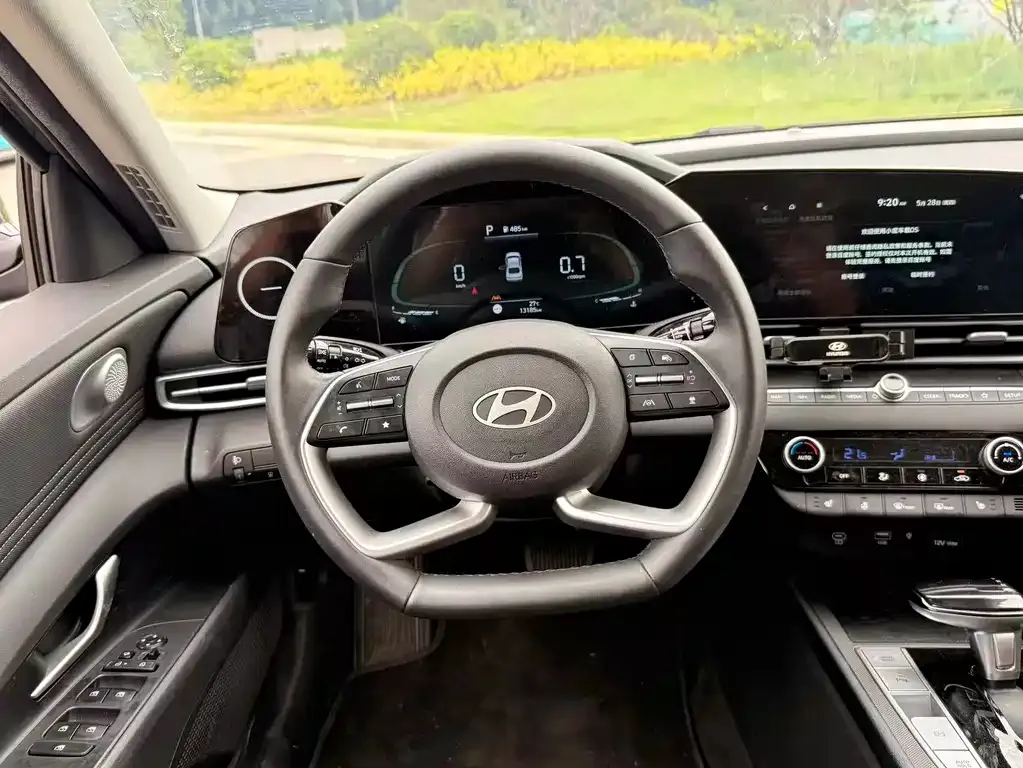Hyundai Elantra — фото 7