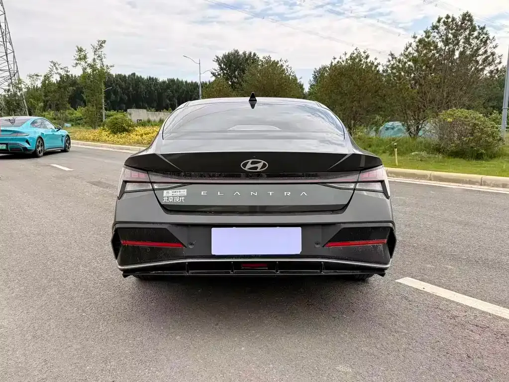 Hyundai Elantra — фото 9