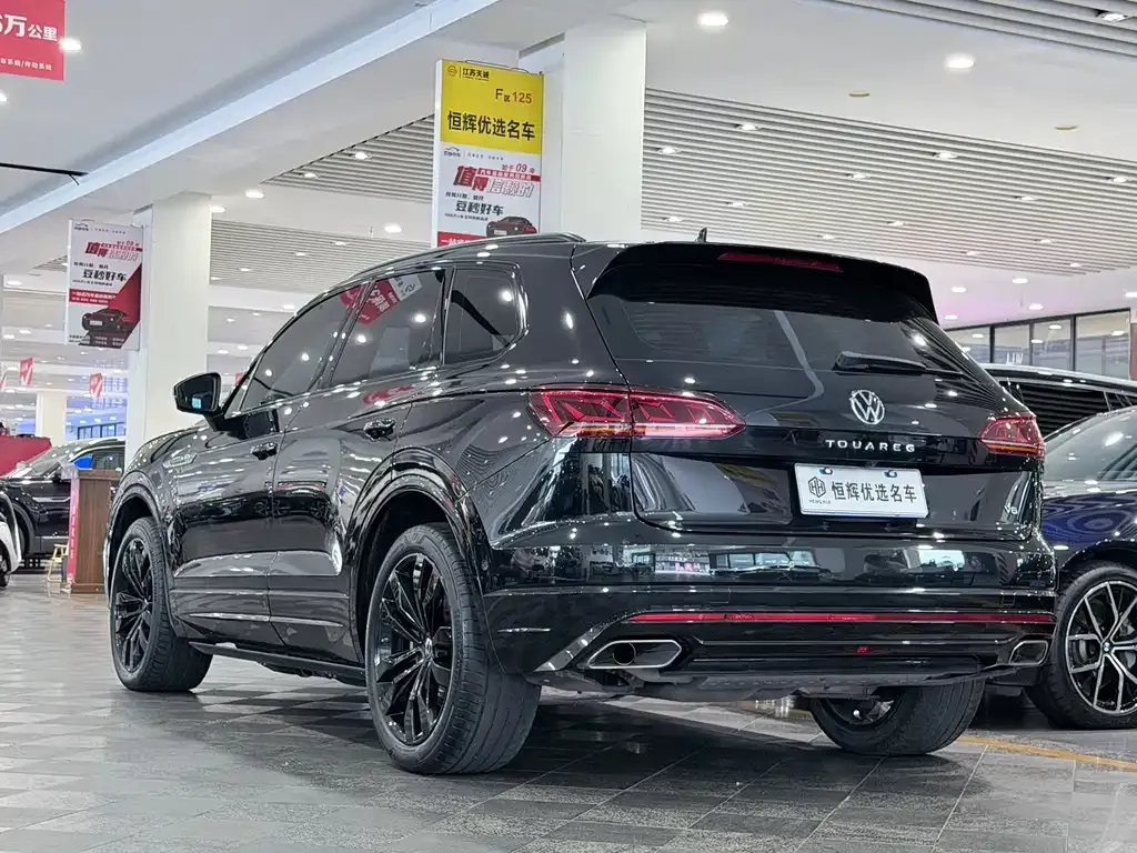 Volkswagen Touareg — фото 6