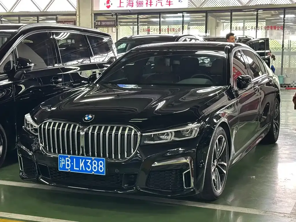 BMW 7 Series — фото 1