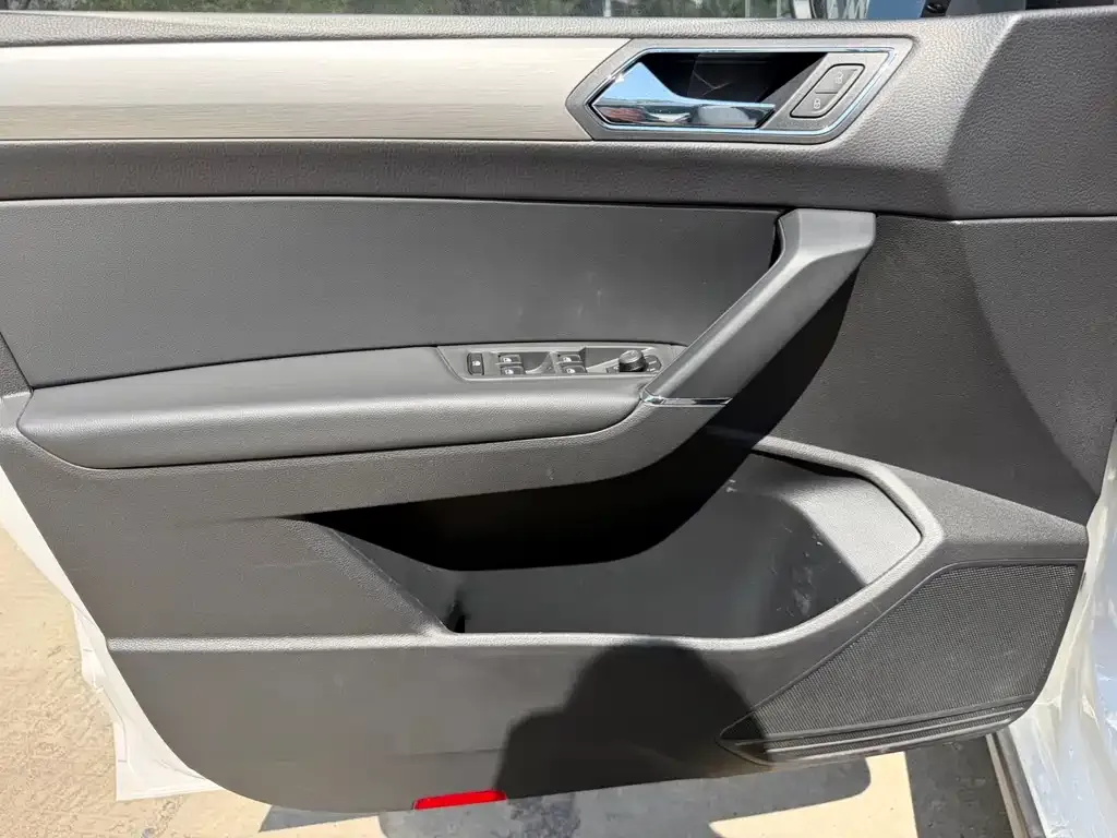Volkswagen Touran 2022 из CN, фото 3