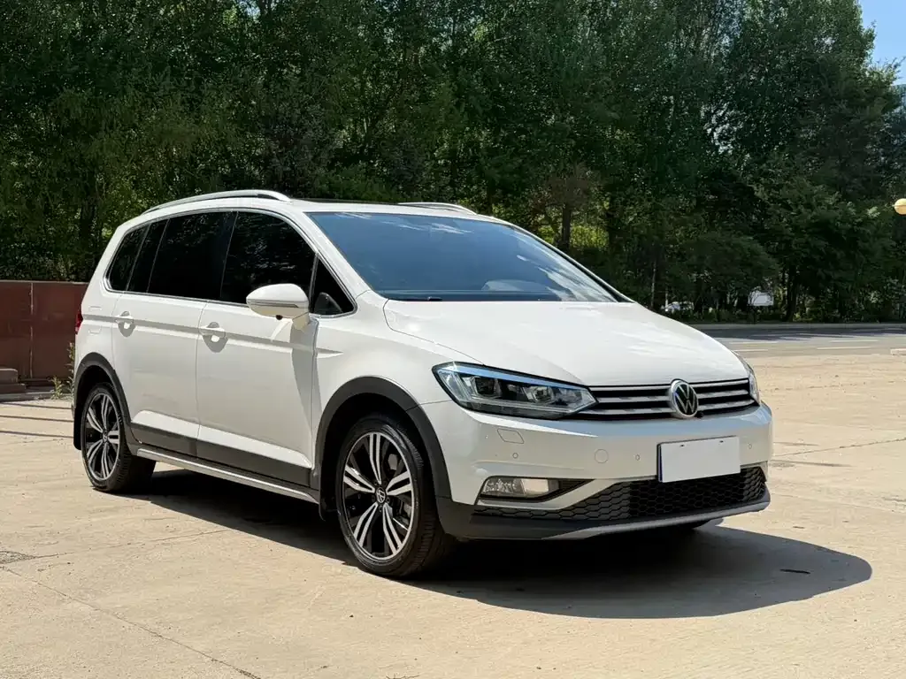 Volkswagen Touran 2022 из CN, фото 4