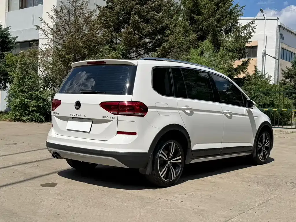 Volkswagen Touran 2022 из CN, фото 7