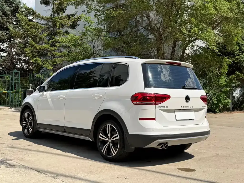 Volkswagen Touran 2022 из CN, фото 8