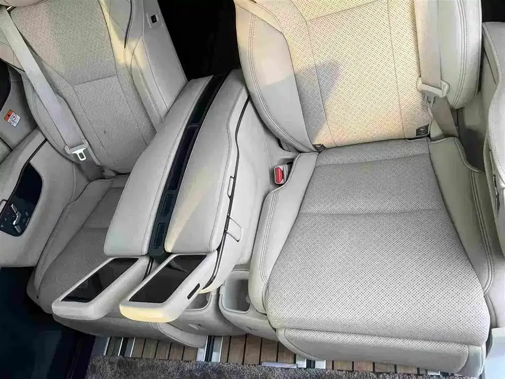 Toyota Alphard — фото 10