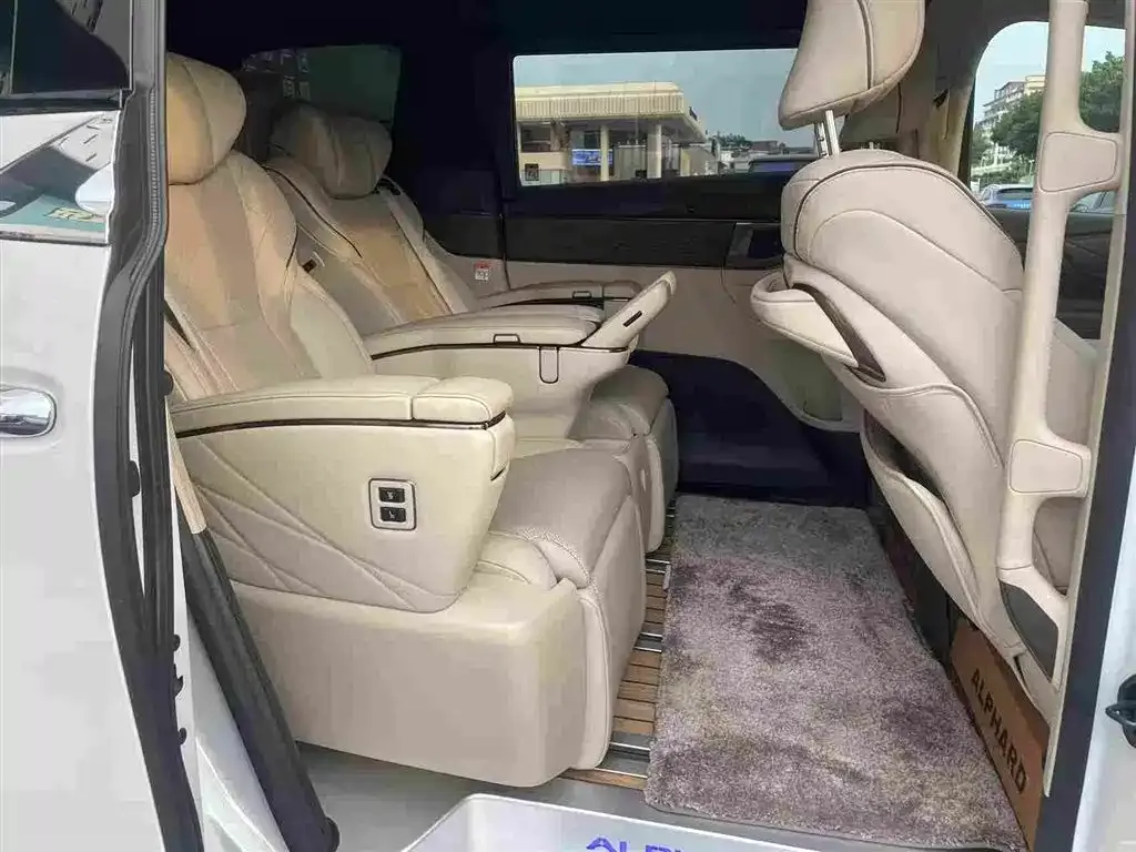 Toyota Alphard — фото 6