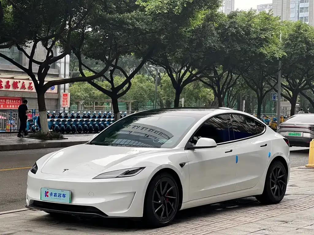Tesla Model 3 — фото 1