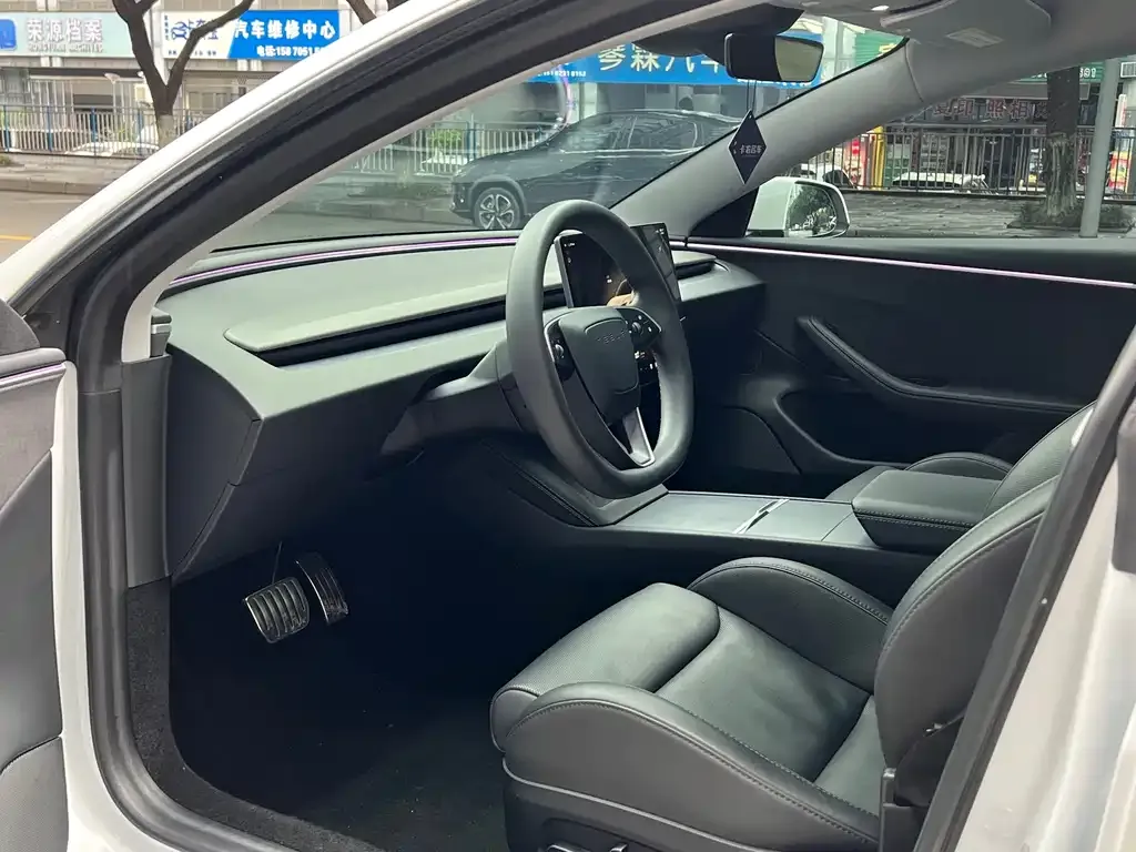 Tesla Model 3 — фото 10