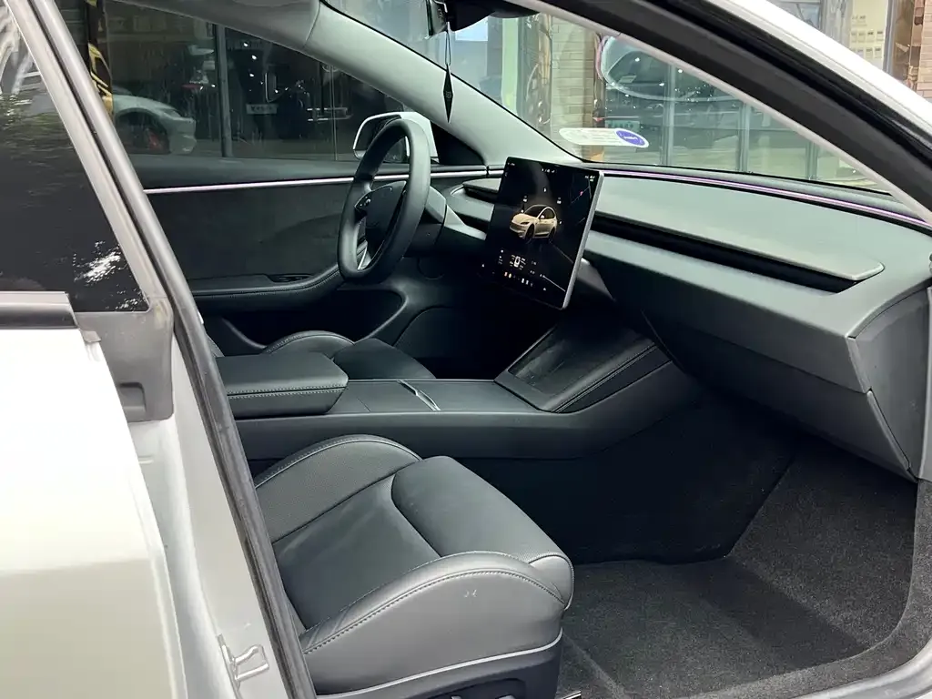 Tesla Model 3 — фото 4