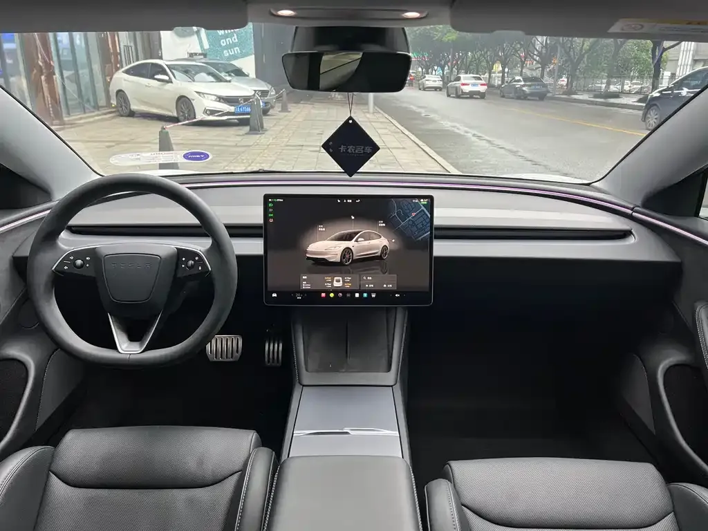 Tesla Model 3 — фото 9