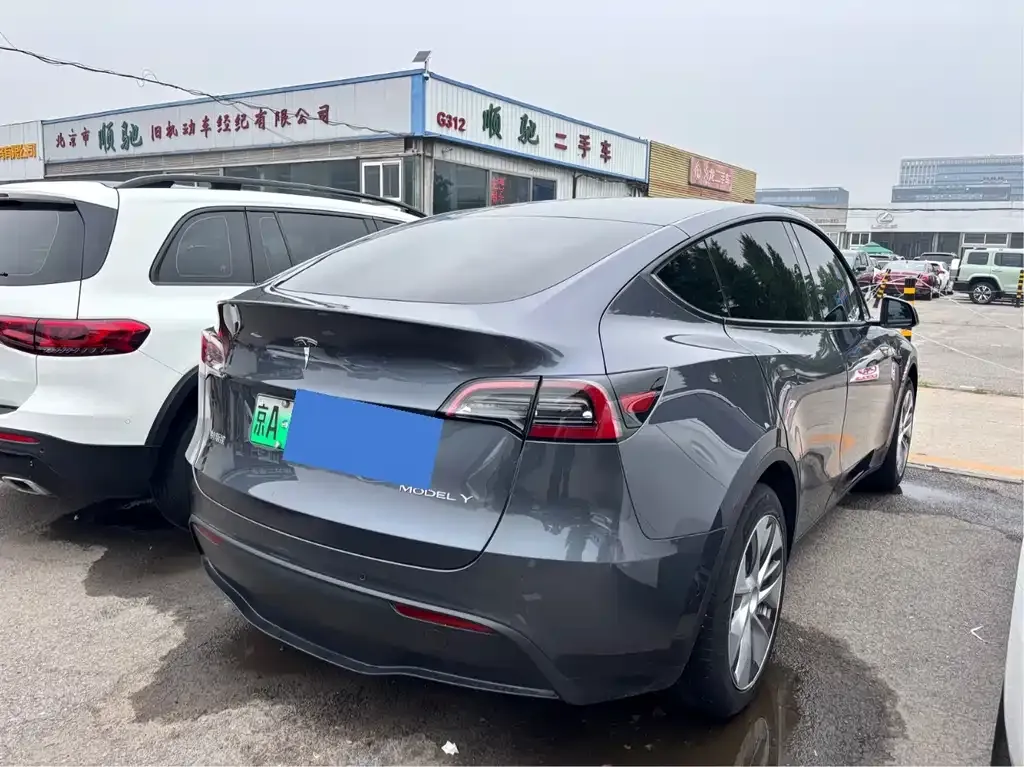 Tesla Model Y — фото 9