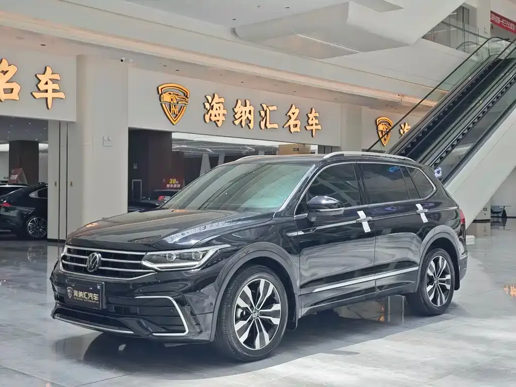 Volkswagen Tiguan L — фото 1