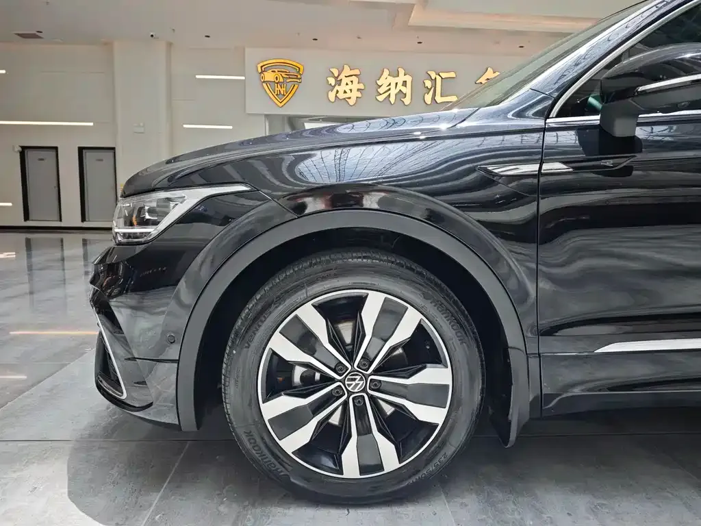 Volkswagen Tiguan L — фото 6